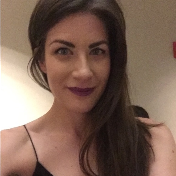 Meet your Posher, Valerie - Picture 2 of 3